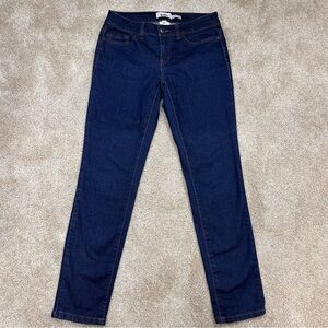 Bongo Women’s tapered skinny jeans size 4 dark wash